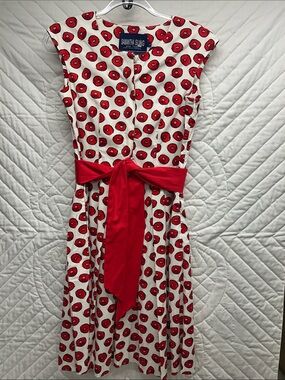 SAMANTHA SUNG White Dress with Red Pop Print and Red Sash


This is new w/o tag